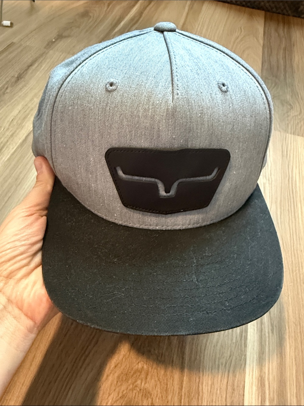 Men's Two-Tone Grey and Black Snapback Cap